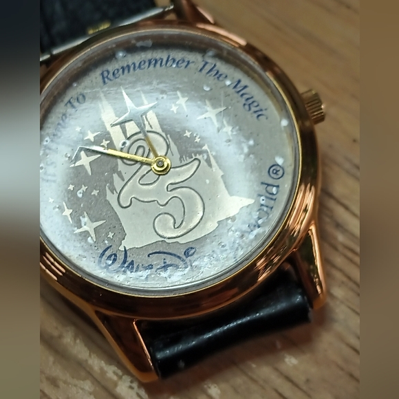 X Disney 25th anniversary of Walt Disney world. 2 hand quartz 1997 thank you - Picture 4 of 9